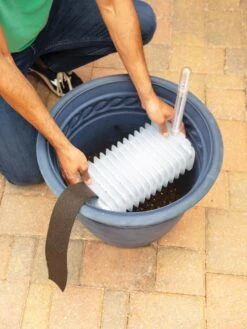 Adjustable Self-Watering Insert For Pots And Planters -Garden Shop 8610250 0006 tif